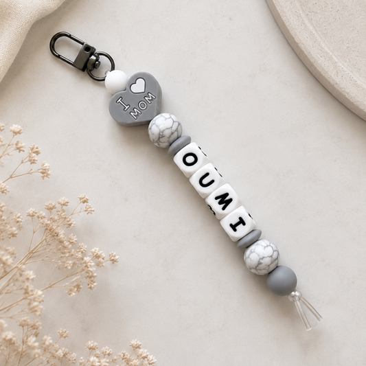 Sleutelhanger met naam ‘Love Mom & Dad’