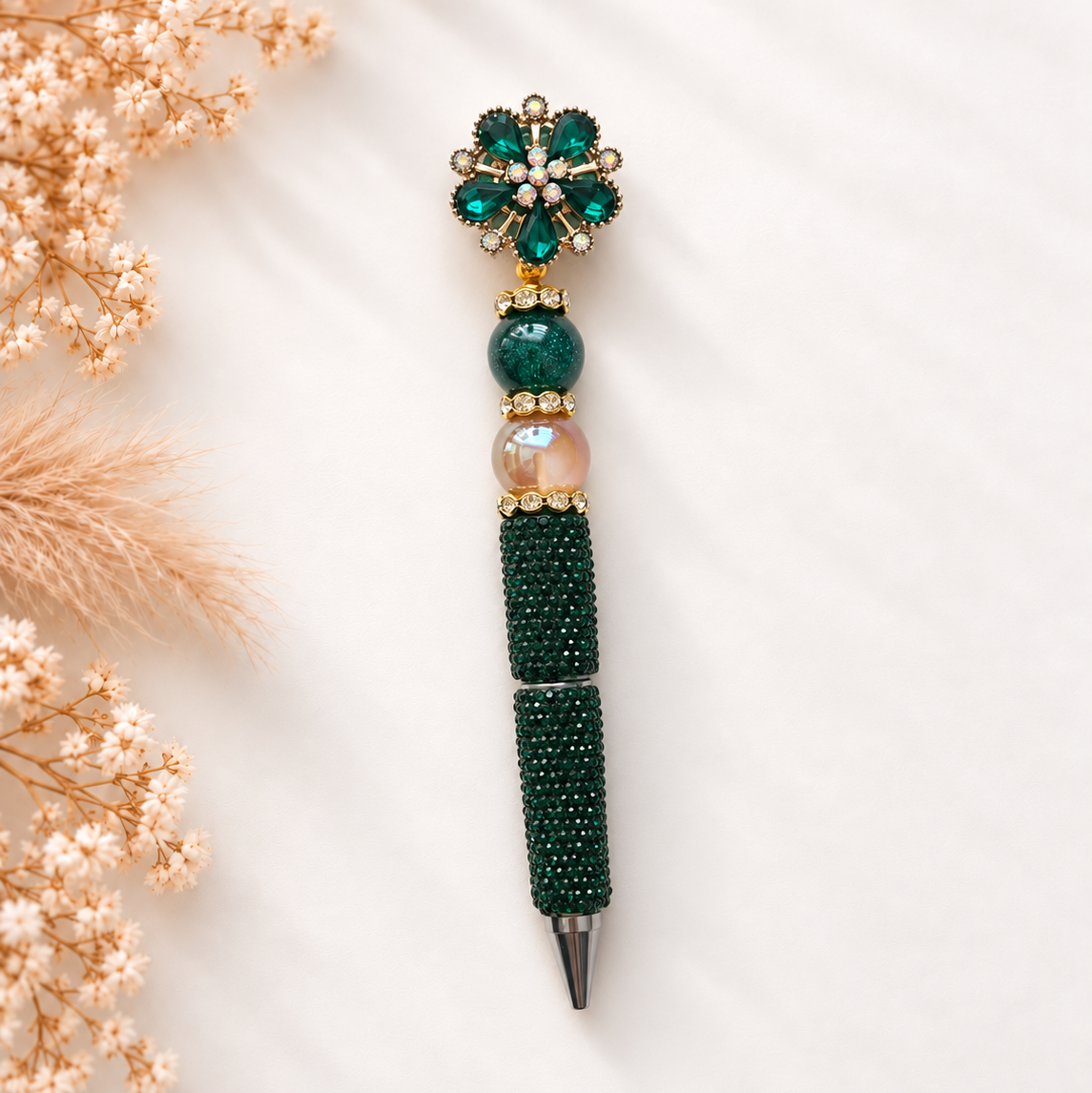 Luxe kralenpen Lumière in groene tinten met fonkelende bloem en gouden details