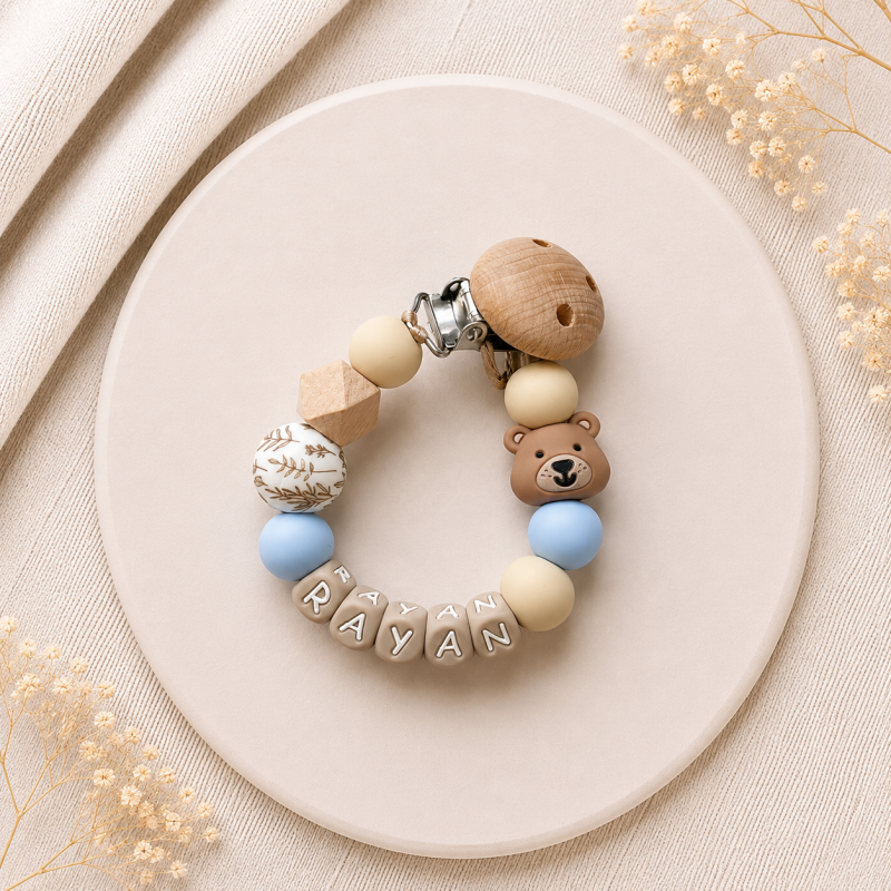 Luxe speenkoord met naam Rustic Teddy in beige en blauw met houten clip en berenkraal