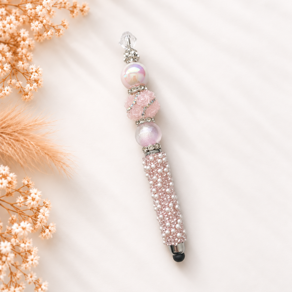 Luxe touchpen Rose Pearl in zachte roze tinten met rozen, parels en zilveren details