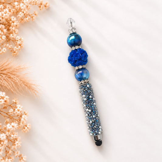 Luxe touchpen Sapphire Bloom in blauwe tinten met blauwe rozen, kralen en zilveren details