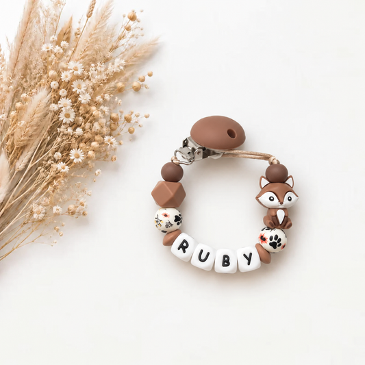 Handgemaakt speenkoord met naam ‘Forest Fox’ in bruine, beige en terracotta tinten met een schattig vosfiguurtje