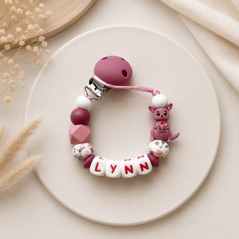 Gepersonaliseerd speenkoord met naam Kangoeroe Love in roze met kangoeroe en baby