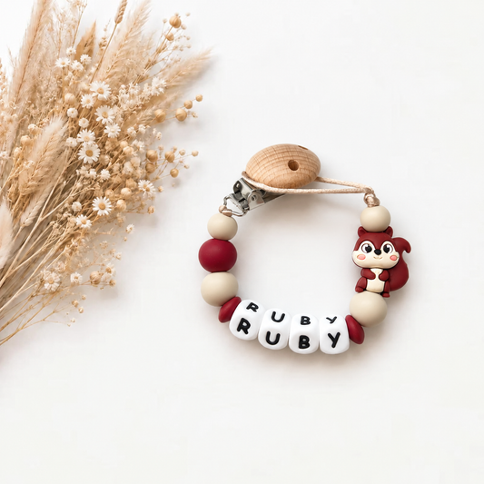 Handgemaakt speenkoord met naam ‘Little Squirrel’ in beige en roestbruine tinten met eekhoornkraal