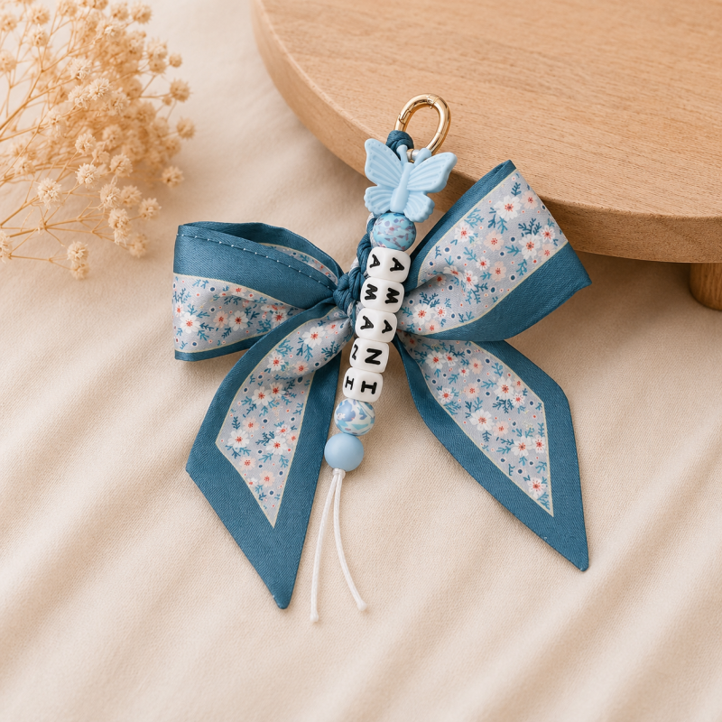 Premium sleutelhanger met naam ‘Blue Blossom Bow’
