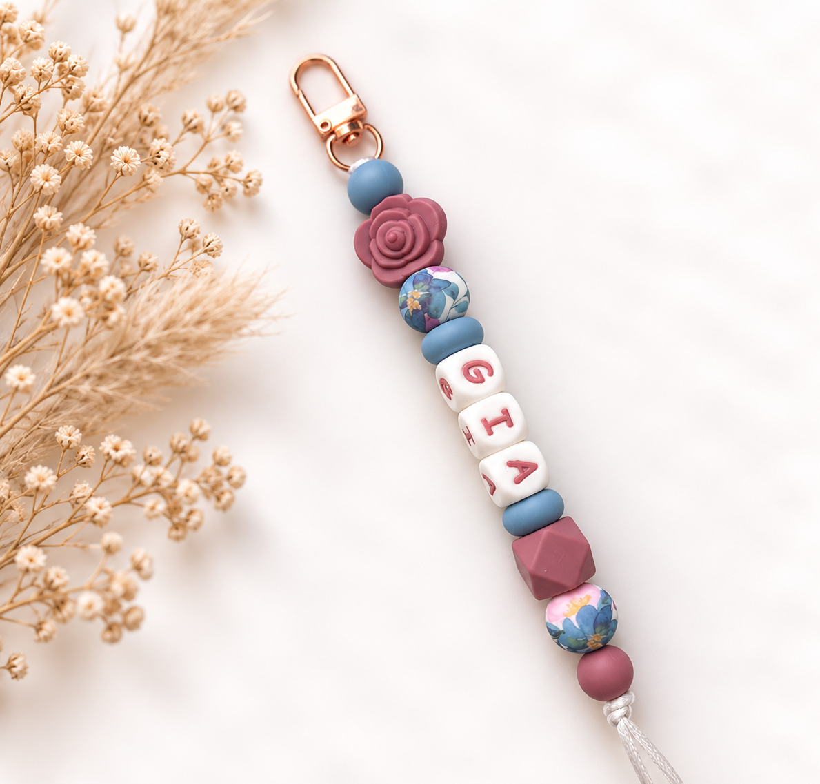 Sleutelhanger met naam Vintage Rose met roos en kleurrijke kralen